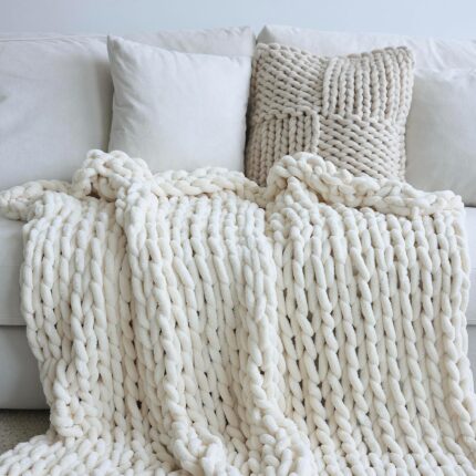 Maetoow Chenille Chunky Knit Blanket Throw （30×40 Inch）, Handmade Warm & Cozy Blanket Couch, Bed, Home Decor, Soft Breathable Fleece Banket, Christmas Thick and Giant Yarn Throws, Cream